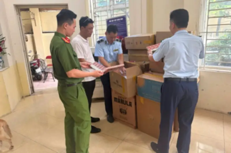 Chuyển hồ sơ vụ kinh doanh hơn 8.200 điếu thuốc lá lậu sang công an