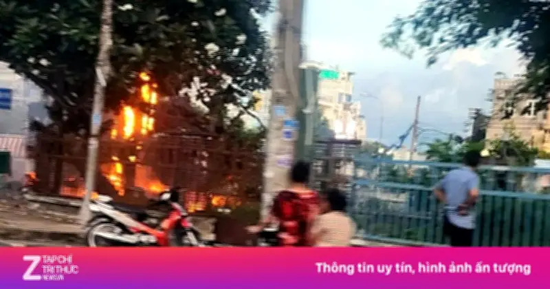 Cháy cột điện gần cầu Trần Phú, An Giang gây ùn tắc giao thông giờ cao điểm