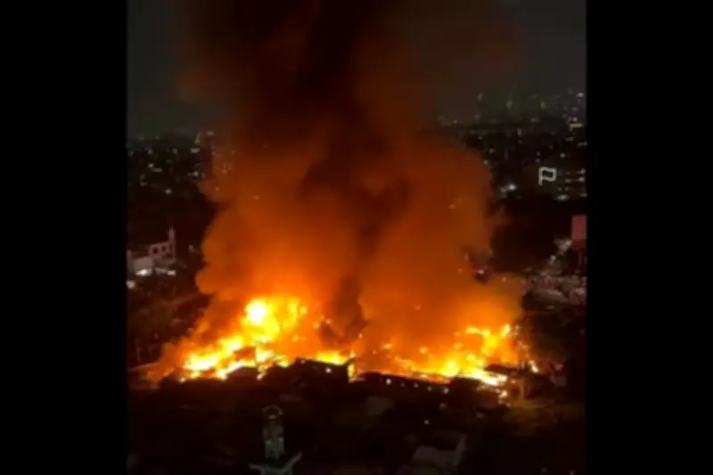 Cháy lớn tại khu dân cư đông đúc ở trung tâm Jakarta, chưa có thương vong