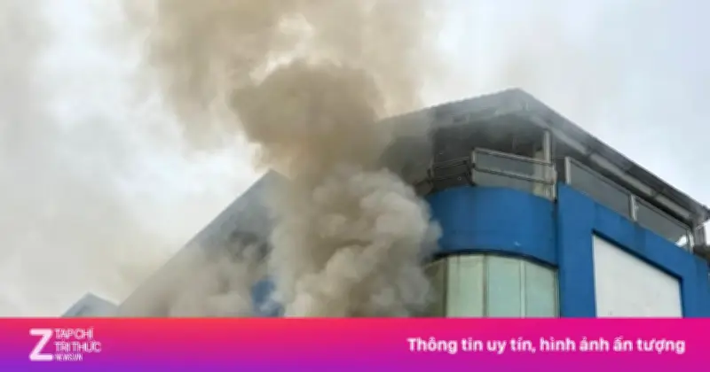 Cháy quán karaoke ở Đà Nẵng: Tiếng kính vỡ liên tiếp, khói đen kín trời