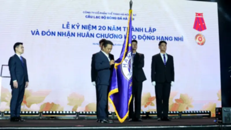 CLB Hà Nội FC được trao Huân chương Lao động hạng Nhì sau 20 năm phát triển