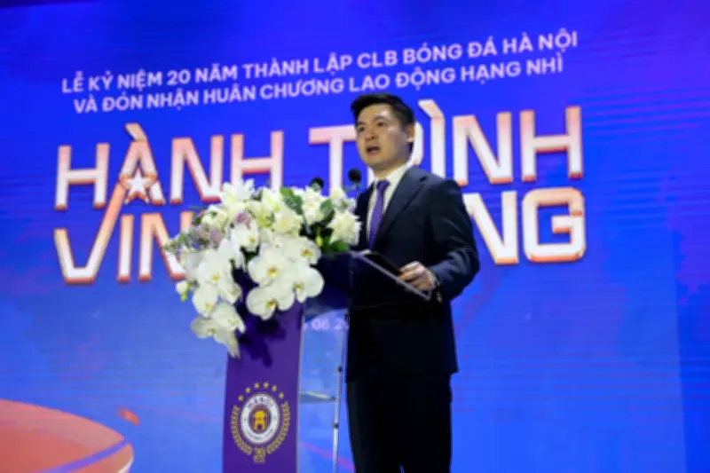 CLB Hà Nội nhận Huân chương Lao động hạng Nhì sau 20 năm thành lập