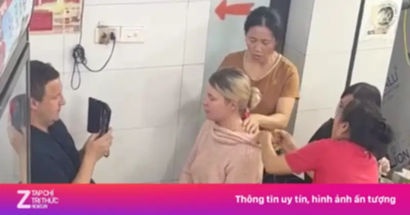 Clip cô gái Tây bị 'choáng' ở quán bún chả: Nhân viên xoa bóp bôi dầu