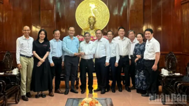 Cần Thơ đón đầu công nghệ: Hợp tác xây dựng hạ tầng giao thông thông minh và trạm sạc xe điện