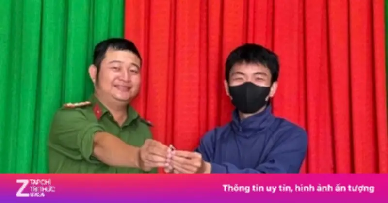 Công an Lâm Đồng trao trả nhẫn kim cương gần 100 triệu đồng cho người đánh rơi