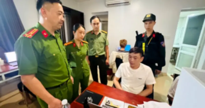 Công an Lào Cai bắt 19 người Trung Quốc lừa đảo trực tuyến tại khách sạn