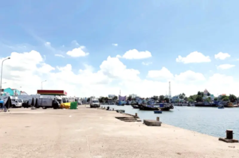 Cảng cá Bình Thuận đẩy mạnh bảo vệ môi trường biển, xử lý rác thải và nước thải