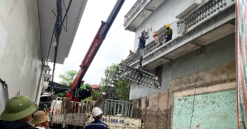 Cưỡng chế thi hành án tại nơi xảy ra vụ xịt nước vào thợ tháo dỡ ở Hà Nội