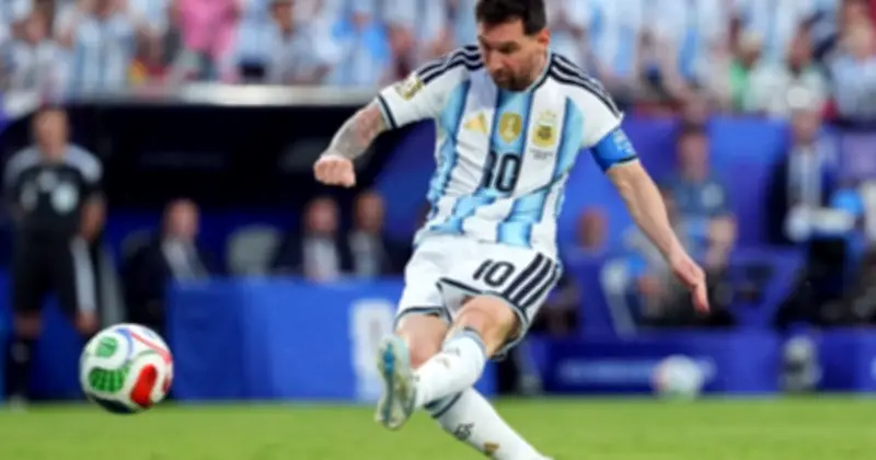 Công nghệ Connected Ball hé lộ bí mật cú hat-trick lịch sử của Messi