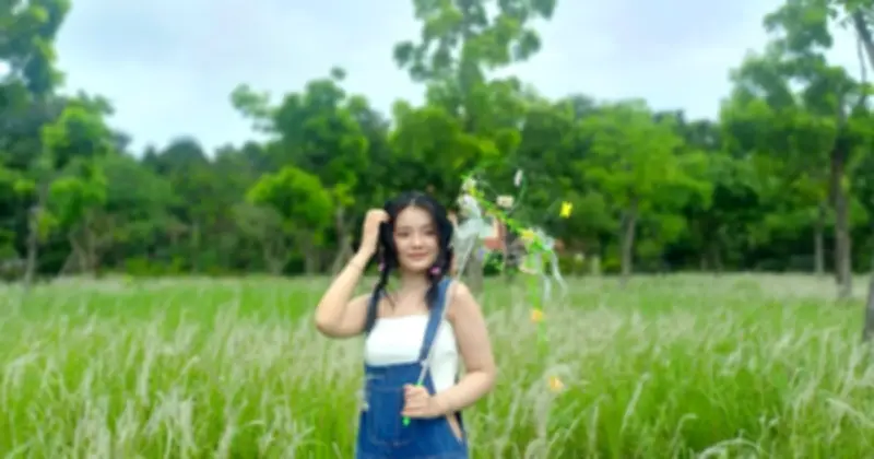 Công viên Văn hóa Gò Vấp rực rỡ sắc trắng hoa cỏ lau hút giới trẻ