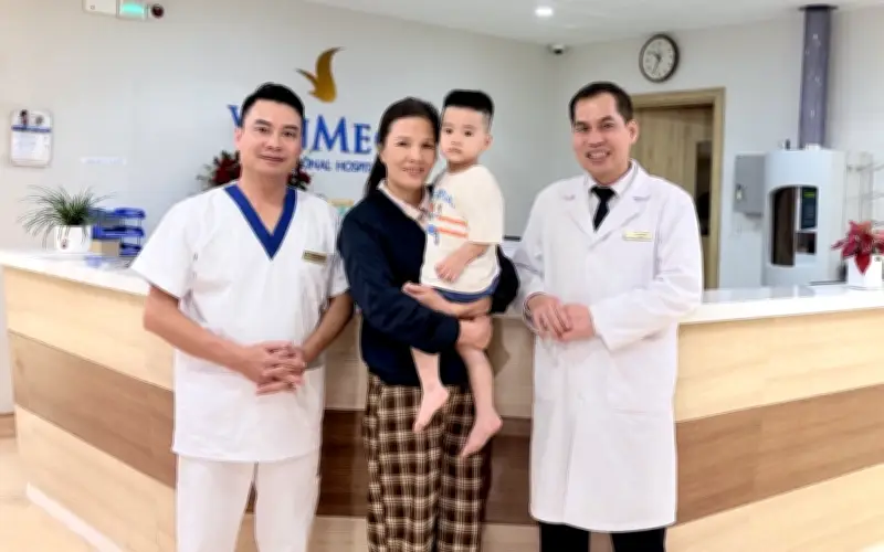 Cảnh giác khối phồng bất thường vùng bẹn ở trẻ nhỏ