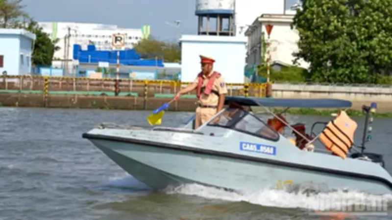Cảnh sát giao thông Cần Thơ tăng cường kiểm tra, xử lý vi phạm đường thủy mùa mưa
