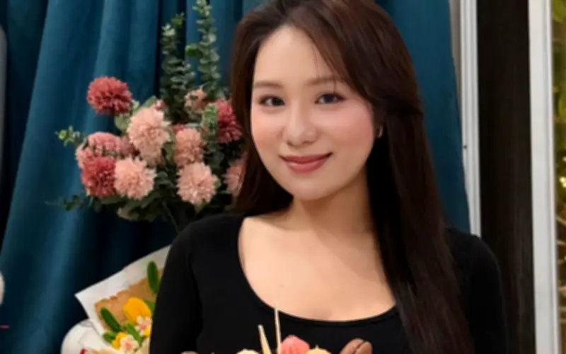 Con gái lớn NSND Trịnh Kim Chi gây chú ý trong ngày đặc biệt