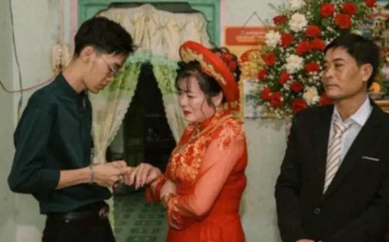 Con trai xúc động chứng kiến cha U50 tìm hạnh phúc mới sau 4 năm mất vợ