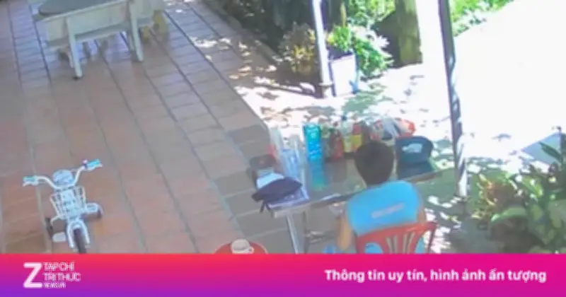 Cậu bé 10 tuổi ở TP.HCM dùng 1 triệu tiết kiệm mở quầy trà sữa, ế khách vẫn kiên trì