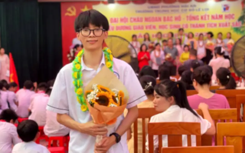 Cậu bé lang thang thành thủ khoa chuyên Sử Trần Phú