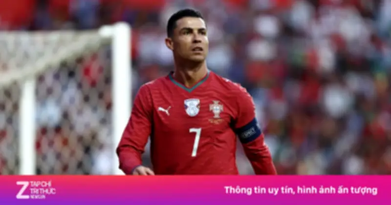 Câu nói của Carragher lại ám ảnh Ronaldo sau pha bỏ lỡ trước Nigeria