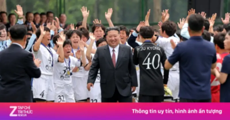 Cầu thủ bóng đá nữ Triều Tiên bật khóc khi gặp ông Kim Jong-un