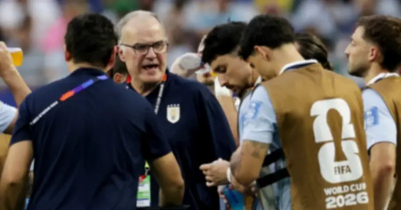 Cầu thủ Uruguay nổi loạn đòi lật ghế HLV Bielsa trước trận gặp Tây Ban Nha