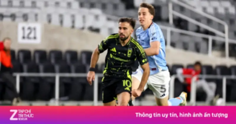Cầu thủ vô danh Australia bỗng nổi tiếng toàn cầu nhờ chiến dịch mạng xã hội