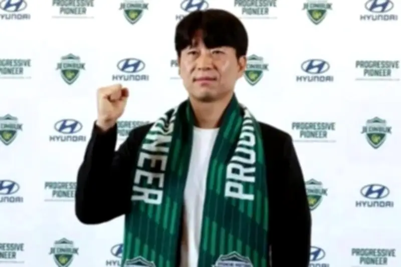 Cựu tuyển thủ Hàn Quốc dự World Cup làm trợ lý cho HLV Kim Sang Sik
