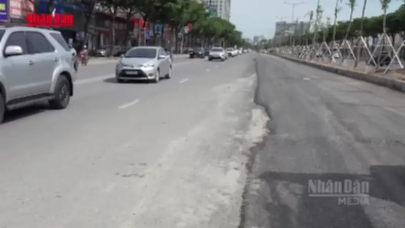 Dự án chống ngập nội đô Hà Nội: Mặt đường hoàn trả gồ ghề, lồi lõm
