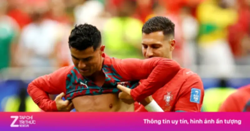 Dalot bị gọi là 'trợ lý' của Ronaldo sau chiến thắng Uzbekistan
