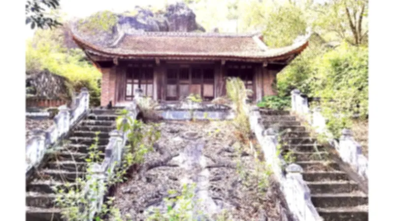 Di tích quốc gia núi Lam Thành (Thành Rum) xuống cấp, chờ trùng tu