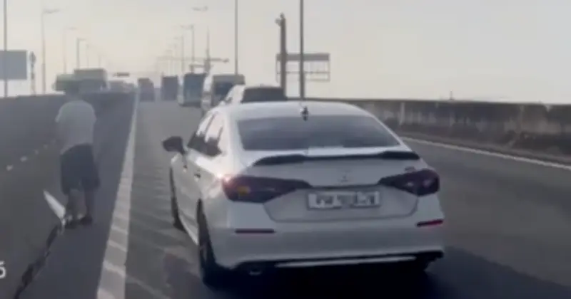 Dừng xe trên cao tốc đi vệ sinh vì 'bất khả kháng', tài xế vẫn bị phạt nặng