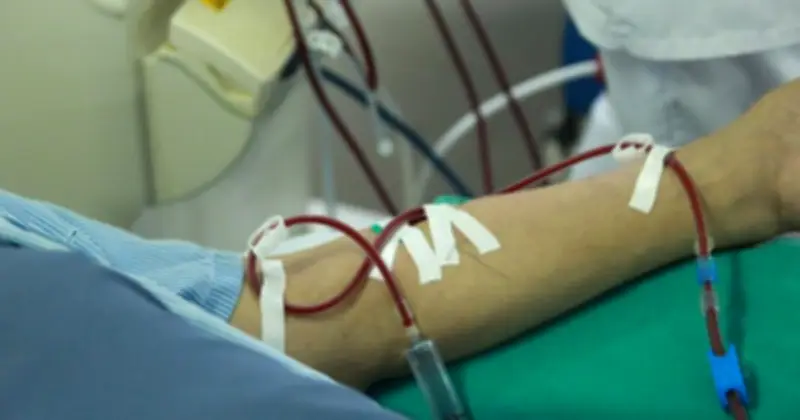 Dấu hiệu cảnh báo suy thận dễ bỏ qua, bác sĩ khuyên đi khám ngay