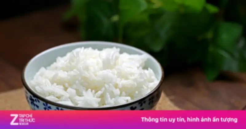 Dấu hiệu nhận biết cơm ôi thiu và cách bảo quản an toàn