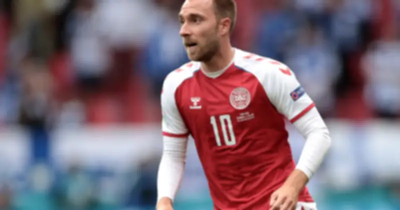 Eriksen lại ngã gục trên sân, gây lo lắng cho người hâm mộ