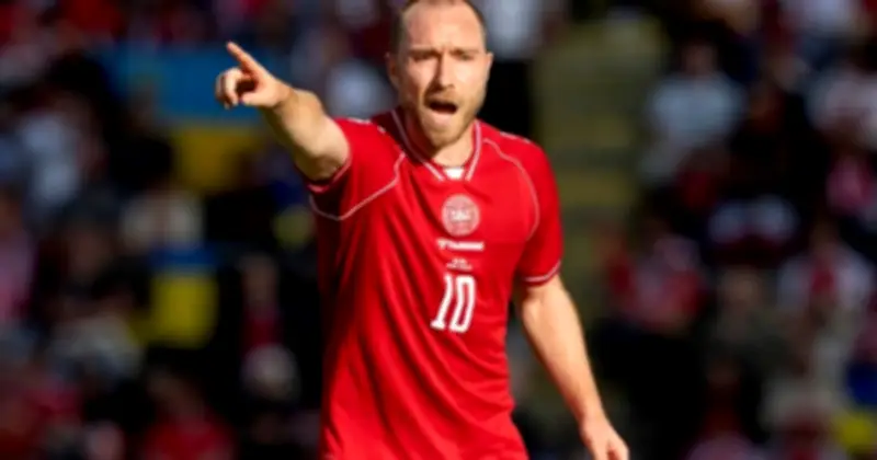 Eriksen tái ngộ sự cố tim: Máy khử rung tim hoạt động, cầu thủ ổn định