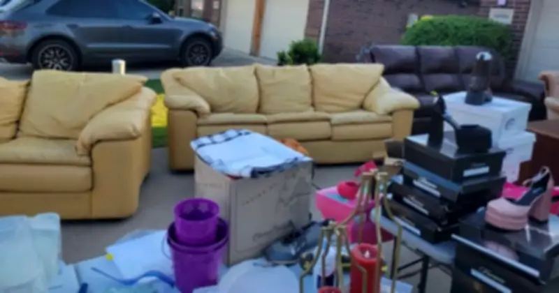 Garage Sale Mỹ: Nét văn hóa cộng đồng đằng sau những món đồ cũ