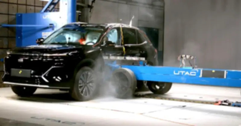 Geely thử nghiệm va chạm vượt chuẩn Euro NCAP tại Pháp, ra mắt AI tự lái tại Bắc Kinh