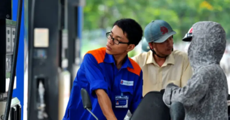 Giá dầu thế giới quay đầu giảm mạnh, trong nước giảm sâu