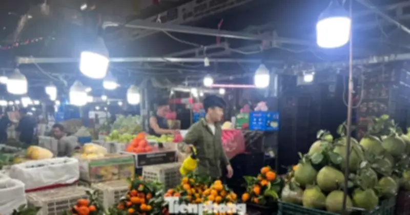Giá trái cây TPHCM giảm 'sập sàn' vì nguồn cung tăng mạnh