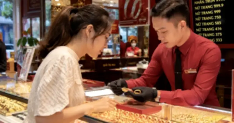 Giá vàng giảm mạnh: Người tiếc nuối, người nhẹ nhõm, kẻ mong chờ
