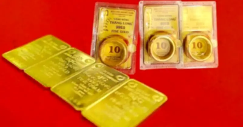 Giá vàng sáng nay phục hồi nhẹ nhưng vẫn giảm mạnh so với hôm qua