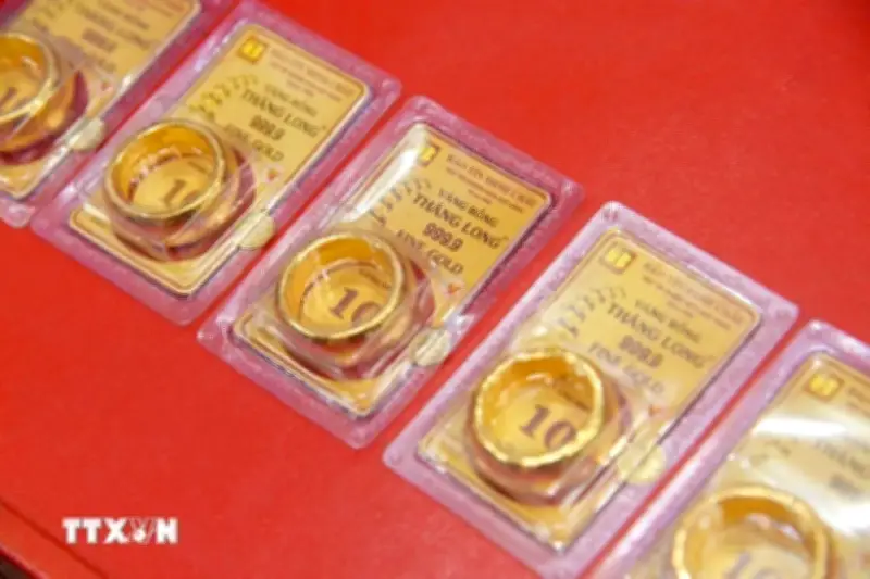 Giá vàng thế giới giảm 0,25% sáng 22/6 do áp lực từ Fed và USD mạnh