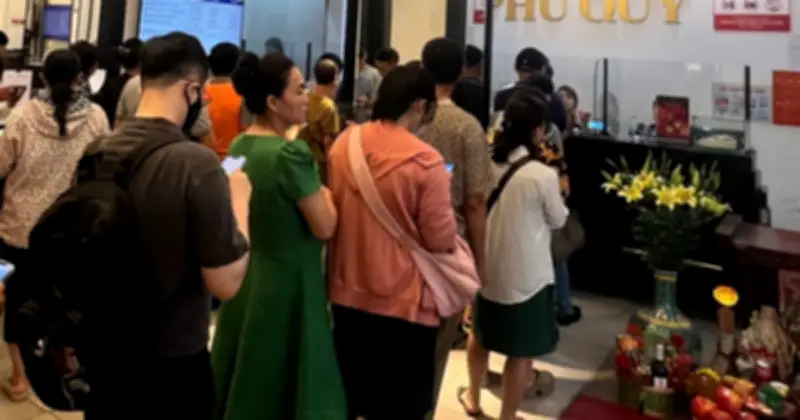 Giá vàng trong nước giảm mạnh, chênh lệch với thế giới thu hẹp