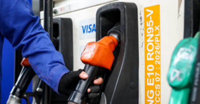 Giá xăng dầu hôm nay 15/12: Xăng tăng nhẹ, dầu diesel giảm gần 800 đồng/lít