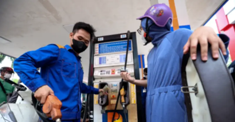Giá xăng dầu hôm nay 18/6: Thế giới đi lên, trong nước chiều nay có giá mới