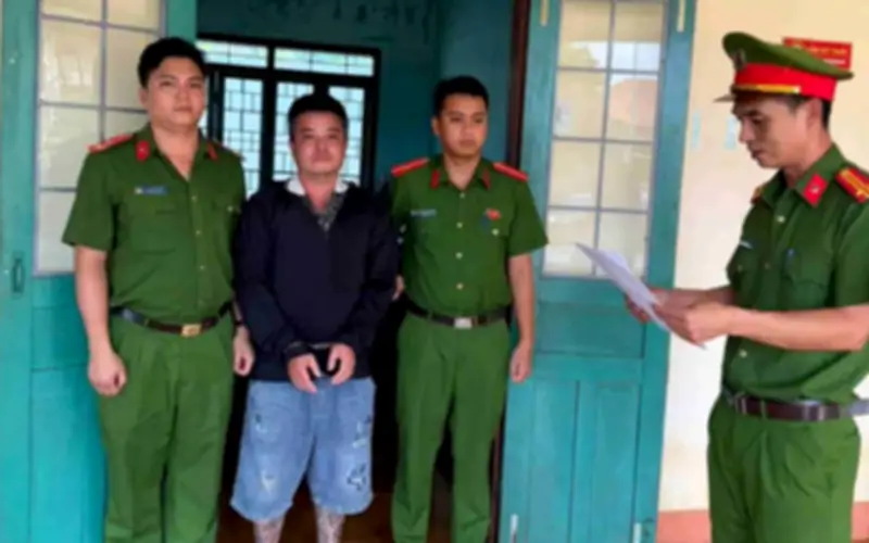 Gia Lai: Bắt tạm giam đối tượng ném bình nước sôi vào người khác