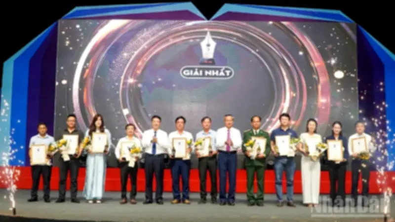 Giải báo chí Huỳnh Thúc Kháng lần thứ nhất thu hút 284 tác phẩm