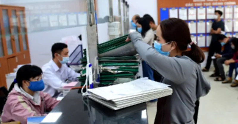 Giám đốc trung tâm hành chính thừa nhận cán bộ chưa tinh tế với người già