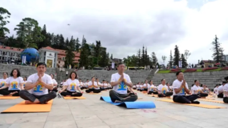 Gần 400 người đồng diễn Yoga tại Sa Pa nhân Ngày Quốc tế Yoga 2026