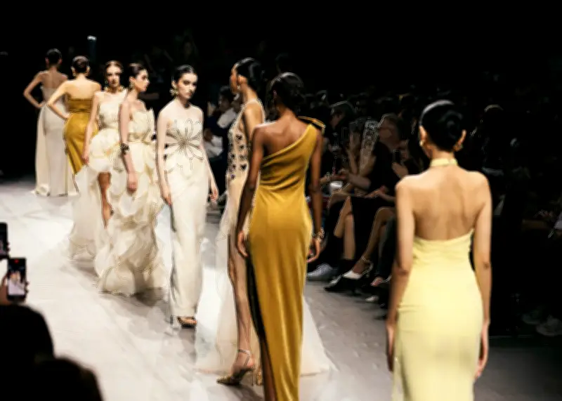 Golden Heart Veil: Chân dung những phụ nữ có trái tim vàng