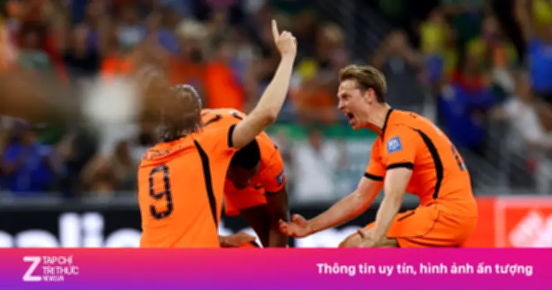 Hà Lan mở tỷ số 1-0 trước Morocco nhờ pha đá phạt đẹp mắt