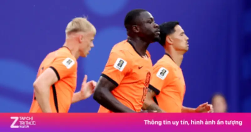 Hà Lan nối dài kỷ lục 19 trận bất bại vòng bảng World Cup sau thắng Tunisia